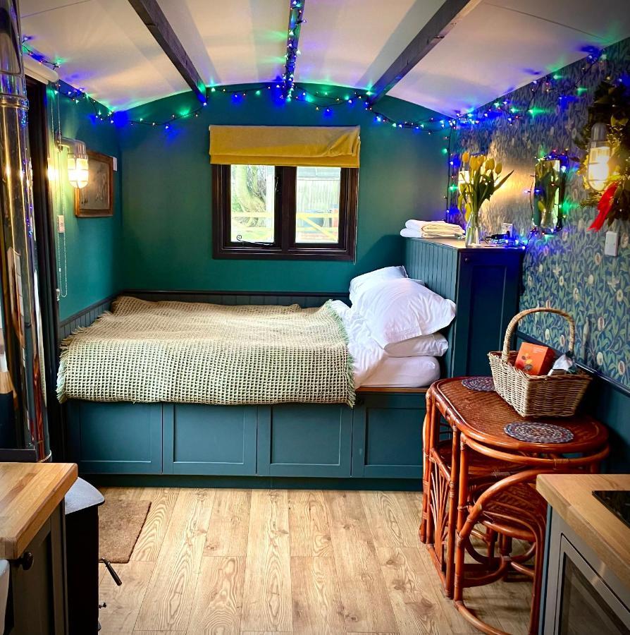 Old King William Shepherd Huts And Private Hot Tubs In North Norfolk Hunworth Екстер'єр фото