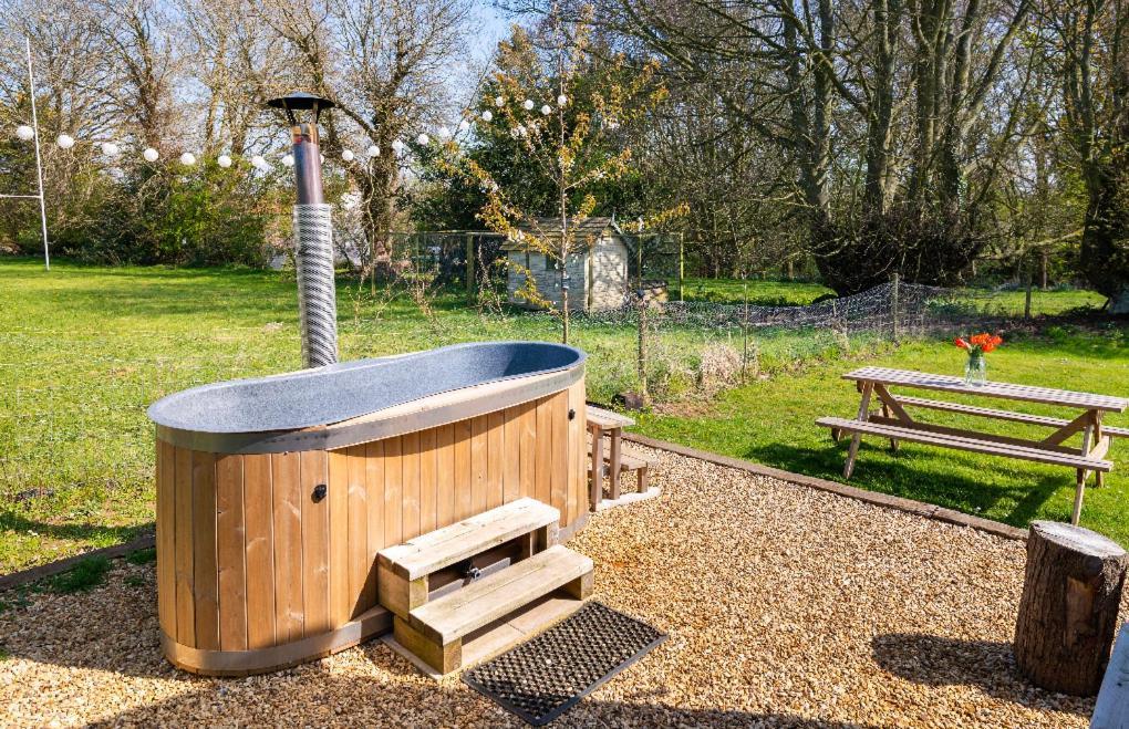 Old King William Shepherd Huts And Private Hot Tubs In North Norfolk Hunworth Екстер'єр фото