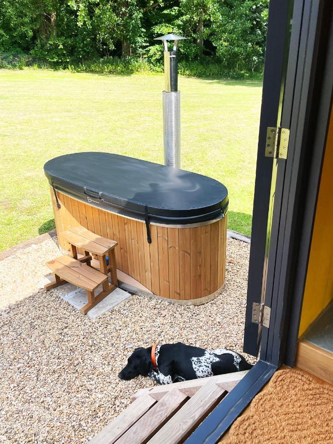 Old King William Shepherd Huts And Private Hot Tubs In North Norfolk Hunworth Екстер'єр фото